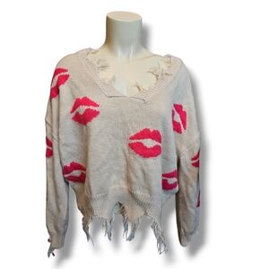 Rue 21 cute kiss cropped sweater with freyed edges. M